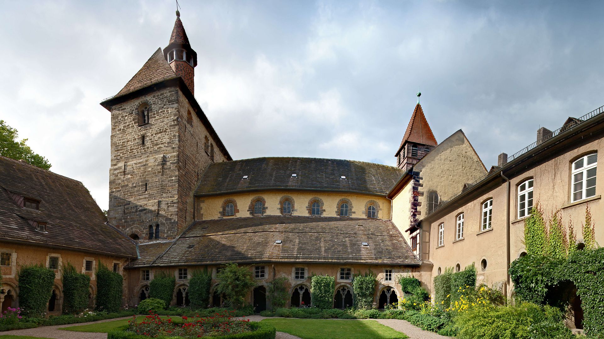 Stift Fischbeck, Rundumblick aus dem Hof, Hessisch Oldendorf