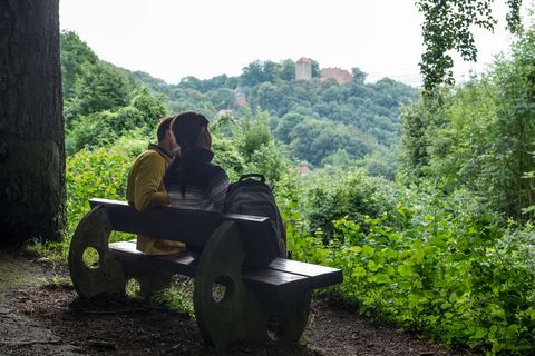Schaumburg-Blick, Pärchen auf Bank, Rinteln