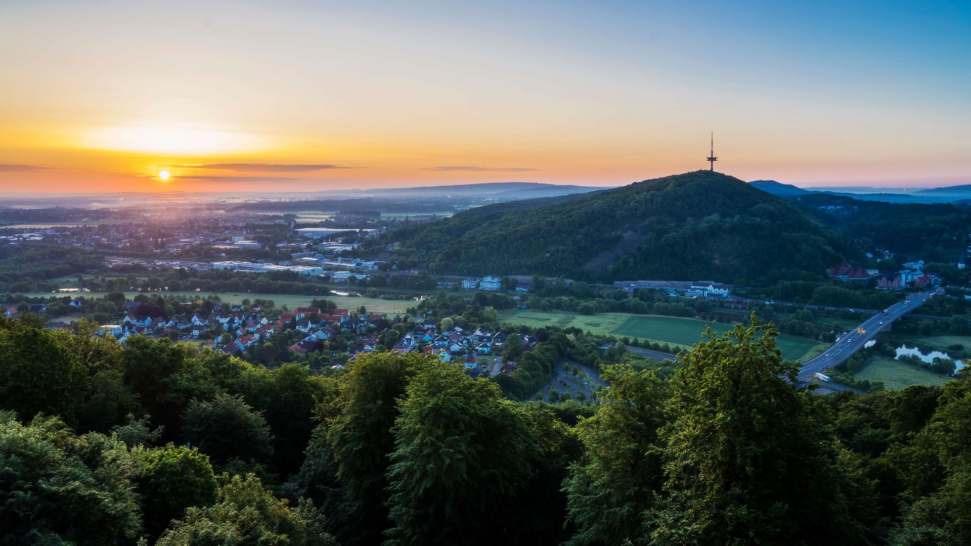 Sonnenuntergang mit Fernsehturm, Porta Westfalica