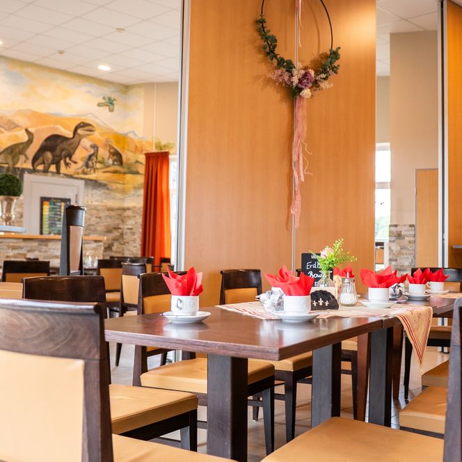 Tische und Stühle in Schillat's Cafe, Hessisch Oldendorf
