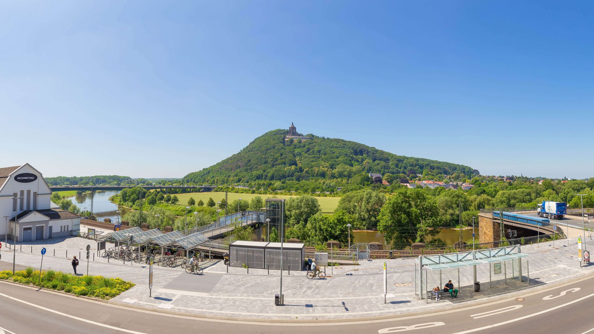 Bahnhof mit Blick auf den Wittekindsberg, Porta Westfalica
