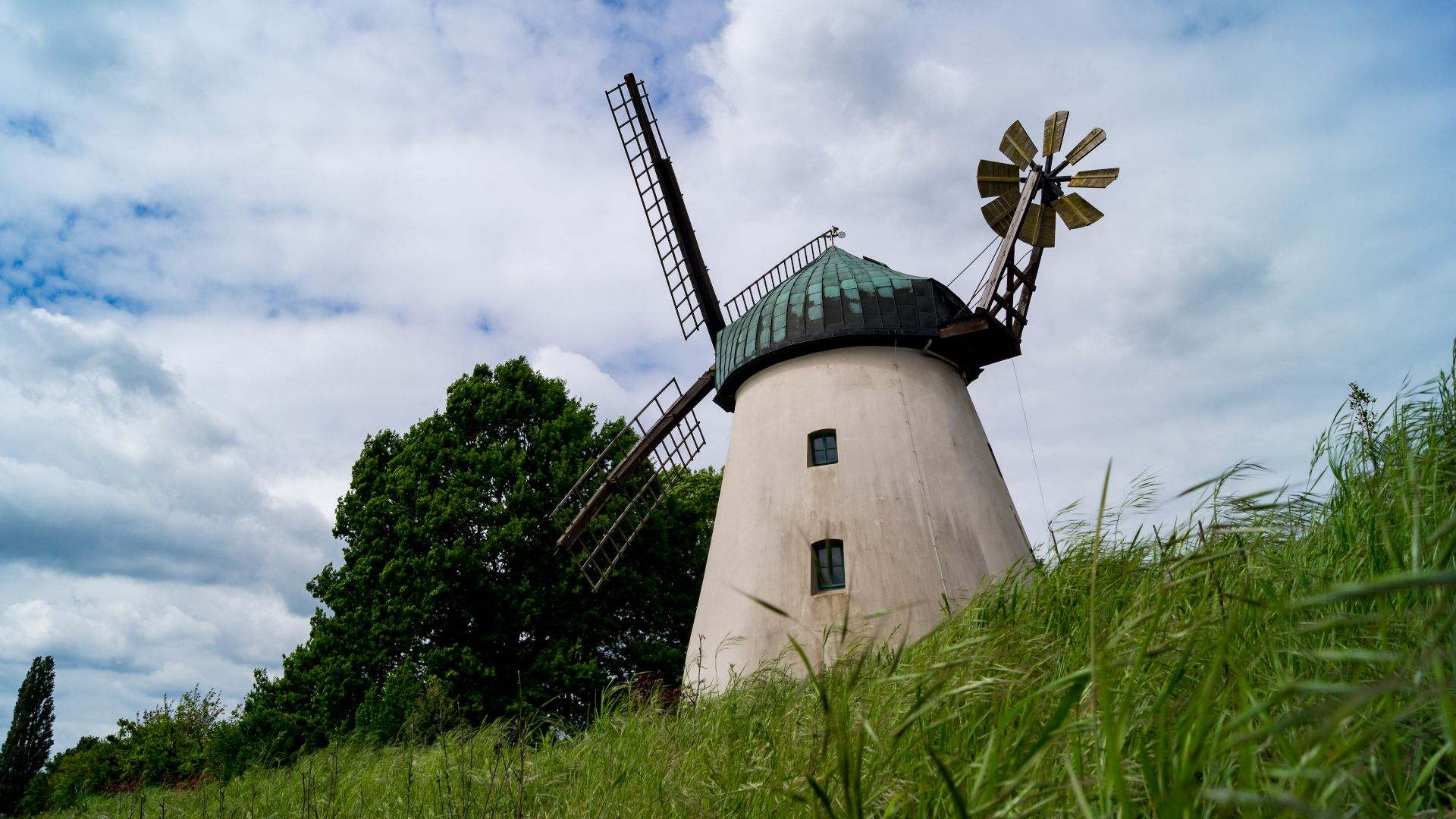 Etappe3 - Windmühle Tuendern vor blauem Himmel, Hameln