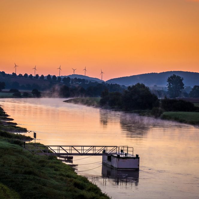 Schiffsanleger in Emmerthal bei Sonnenuntergang