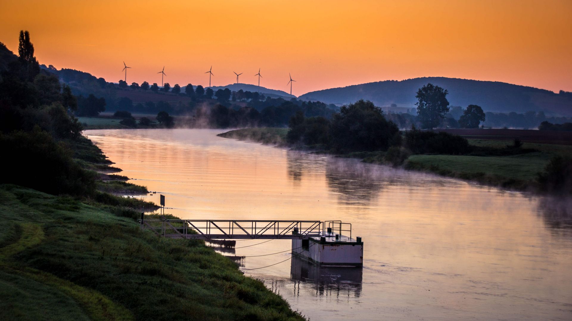 Schiffsanleger in Emmerthal bei Sonnenuntergang