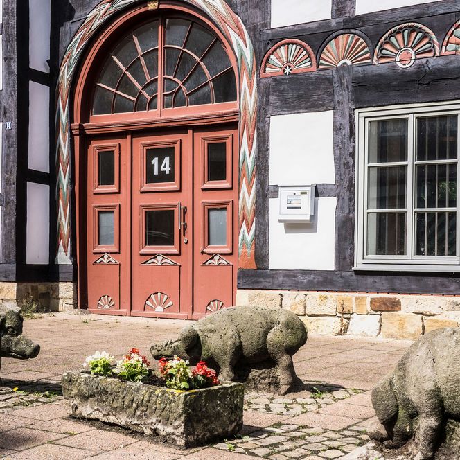 Drei steinerne Schweinskulpturen, Brennerstraße, Rinteln