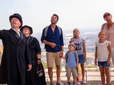Führung mit historischen Figuren und Familie am Kaiser-Wilhelm-Denkmal, Porta Westfalica