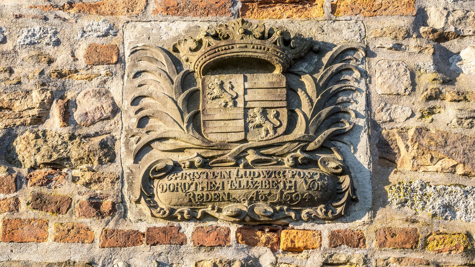 Relief an alter Mauer in der Südstraße, Hessisch Oldendorf