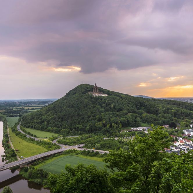 Blick von der Porta-Kanzel auf den Wittekindsberg und das Kaiser-Wilhelm-Denkmal, Porta Westfalica