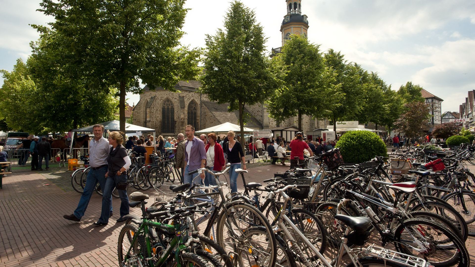 Fahrräder in der Rintelner Innenstadt während des Felgenfests